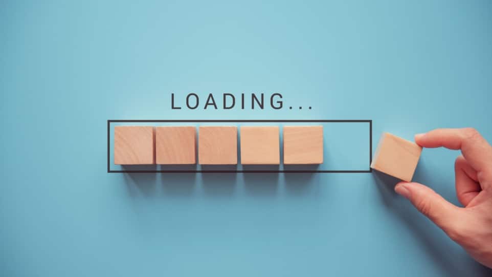 Laadimine klotsidest laotud.